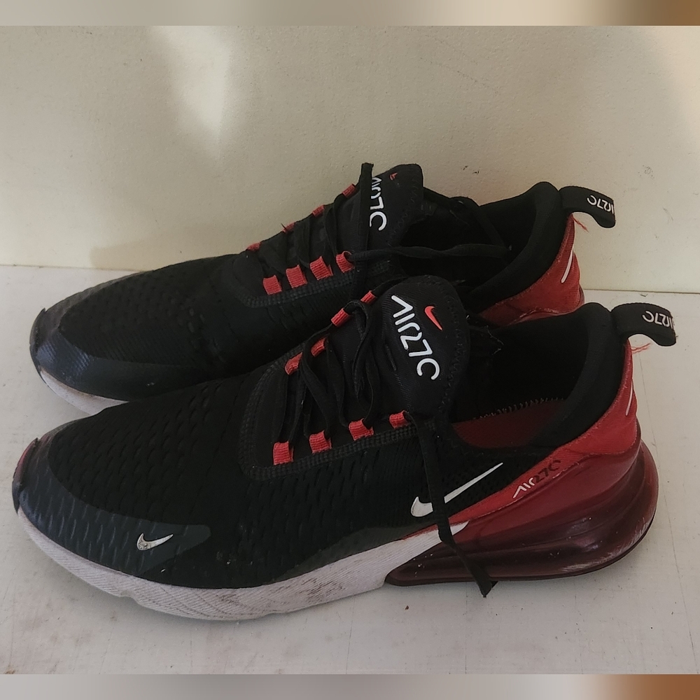 Nike Air Max 270 Bred Black Sneakers, Size 11.